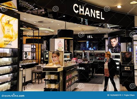 chanel gatwick airport|london gatwick airport shops.